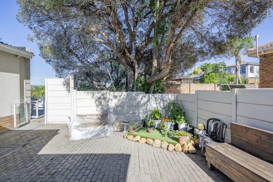 8 Bedroom Property for Sale in Brackenfell South Western Cape